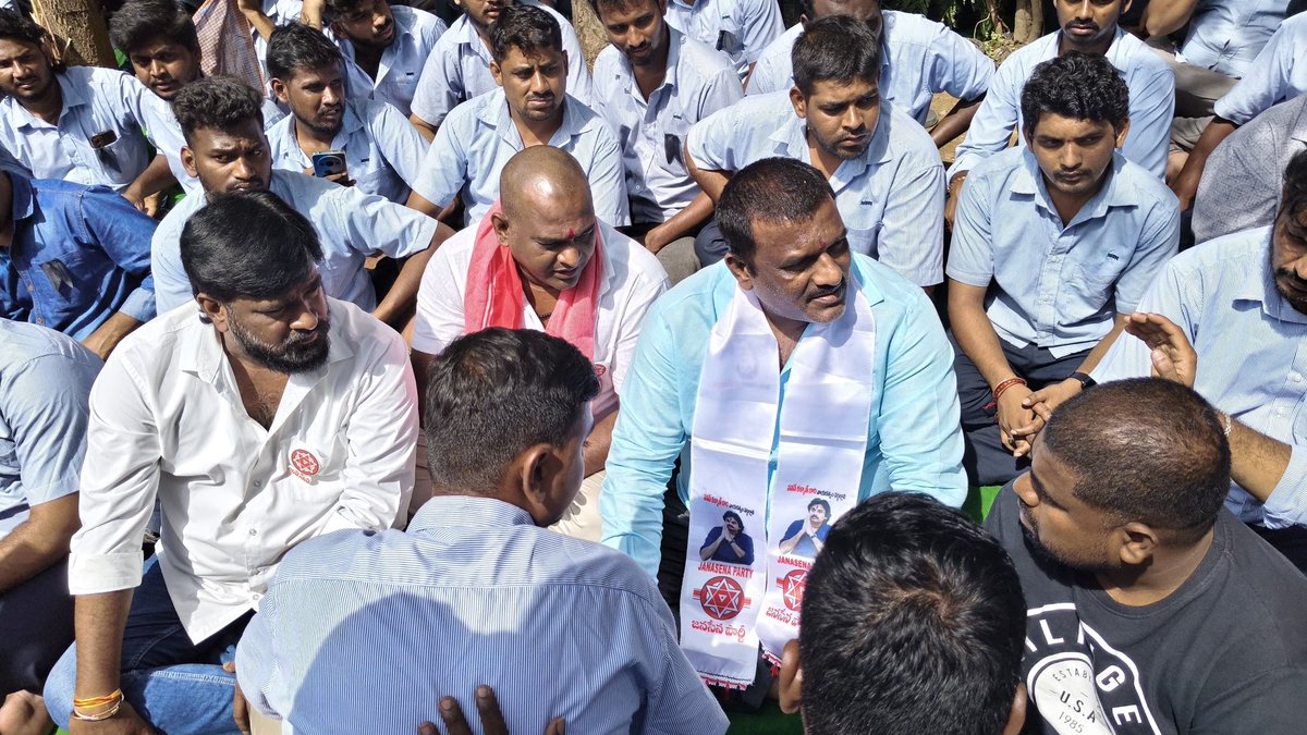 PrawinSahuJsp's tweet photo. IDA  గాంధీనగర్  MTAR EOU కంపెనీ  కార్మికుల సమ్మెకు మద్దతుగా జనసేన పార్టీ తెలంగాణ రాష్ట్ర ఇంచార్జ్ శ్రీ @JSPshankargoud గారు 

ఈయొక్క కార్యక్రమంలో జనసేనపార్టీ కార్మిక నాయకులు దారపు దుర్గాప్రసాద్ గారు, నియోజకవర్గ ఇన్చార్జ్ నందగిరి సతీష్ గారు, 

ప్రవీణ్ సాహు 
శేరిలింగంపల్లి https://t.co/ZyUfxXEO5o