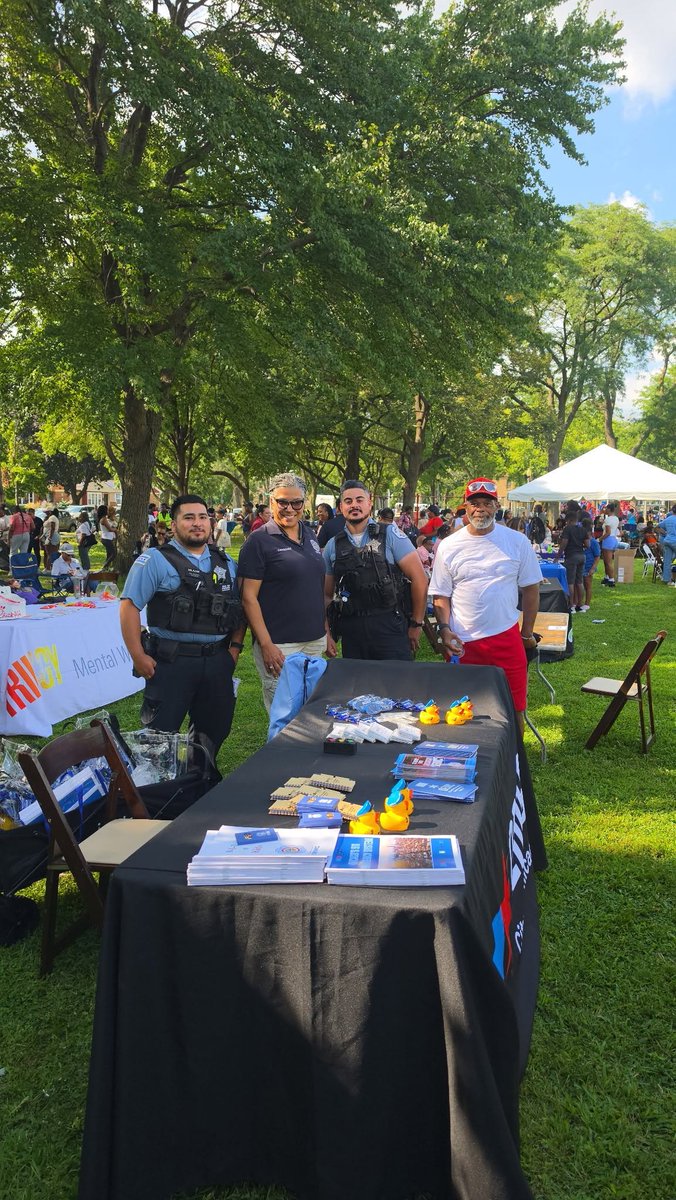 ChicagoOEMC's tweet photo. OEMC had a great time at #NationalNightOut yesterday with our public safety partners across @chicago.

Thank you to everyone in the community who came out and we look forward to seeing you next year! https://t.co/3o8DzFhaX9