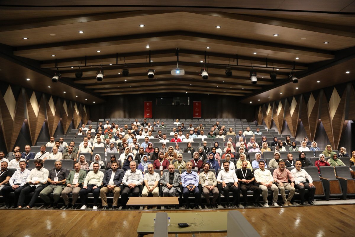 iycgenelmerkez's tweet photo. Cumhurbaşkanı Başdanışmanı ve Genel Başkan Yardımcımız Dr. İsrafil Kışla idarecilerimizle sivil toplum ve gönüllülük üzerine tecrübelerini paylaştı. https://t.co/E8UwZS3ccy