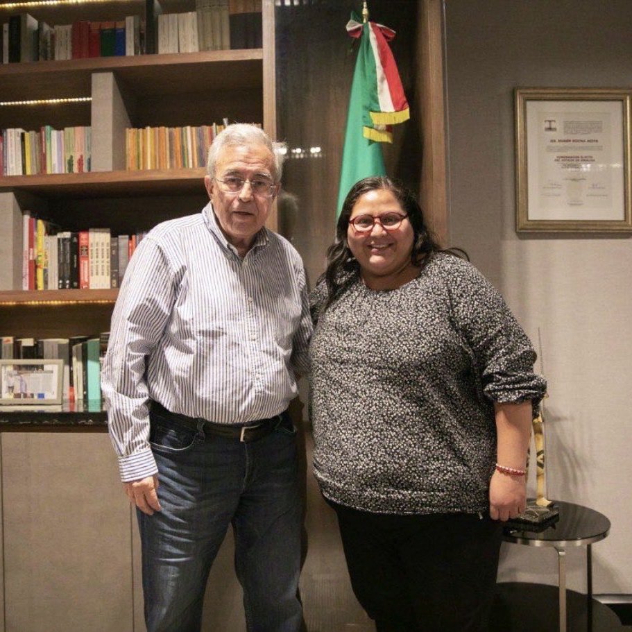 FarroRobot's tweet photo. A la cenadora @CitlaHM no le gusta que le digamos narcopartido a Morena, pero aquí está ella junto al narcogobernador Rubén Rocha Moya que cuenta con una acusación de narcotráfico en la corte federal del distrito sur de Nueva York.

Por más que quiera tapar la verdad no lo va a lograr, Morena es un #NarcoPartido.