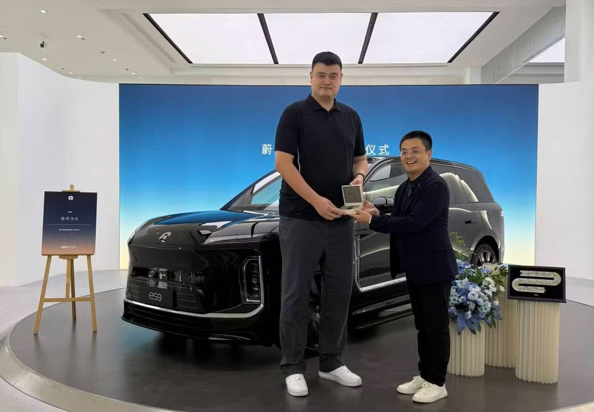 YesWeCar1965's tweet photo. Even basketball legend Yao Ming had to wait over two months for his NIO ES9. That says a lot about early demand for the Chinese EV maker’s new flagship SUV. Read more here: https://t.co/FFHv9YAHXK
#NIO #NIOES9 #EVs https://t.co/LzRS1a3af1