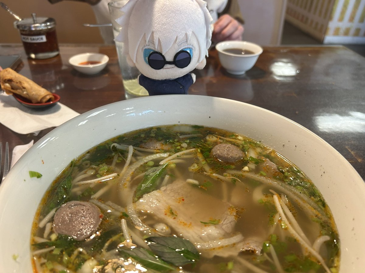 jobug67's tweet photo. Pho with Gojo. Phojo https://t.co/sPZfAIyCCO