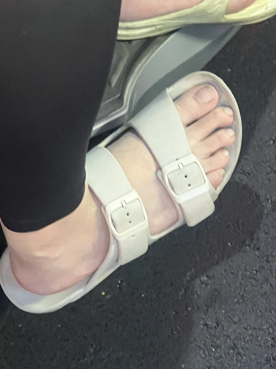 L0wQpics's tweet photo. #footfetısh 
#feet #foot #sole
#足裏
#玉足 
#足控 https://t.co/v6baoeoLmf