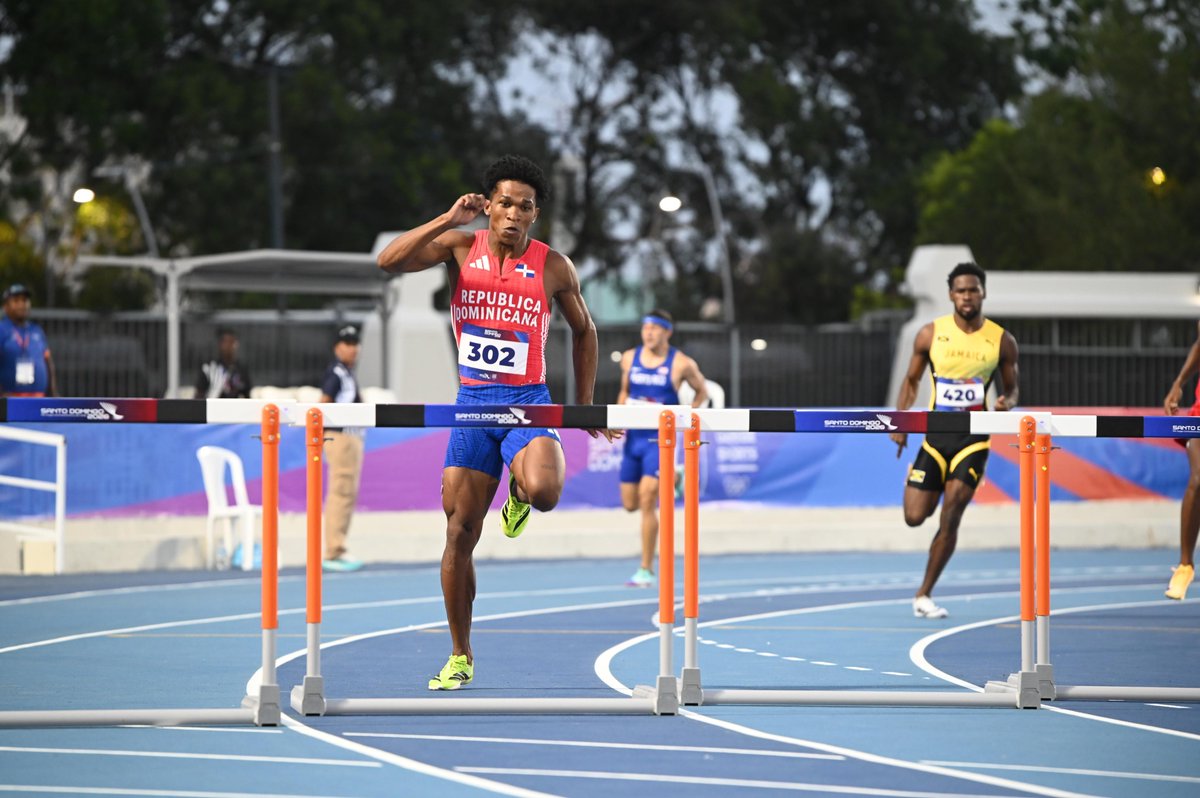 Sinergya06's tweet photo. 🥇🇩🇴 Yeral Núñez hizo historia al conquistar la medalla de oro en los 400 metros con vallas, sumando otro gran logro para el atletismo dominicano.
Detalles: https://t.co/7TmyTnQxxy
#YeralNúñez #Atletismo #TeamRD #SantoDomingo2026 #Oro #Sinergya https://t.co/TaJdvb74EH