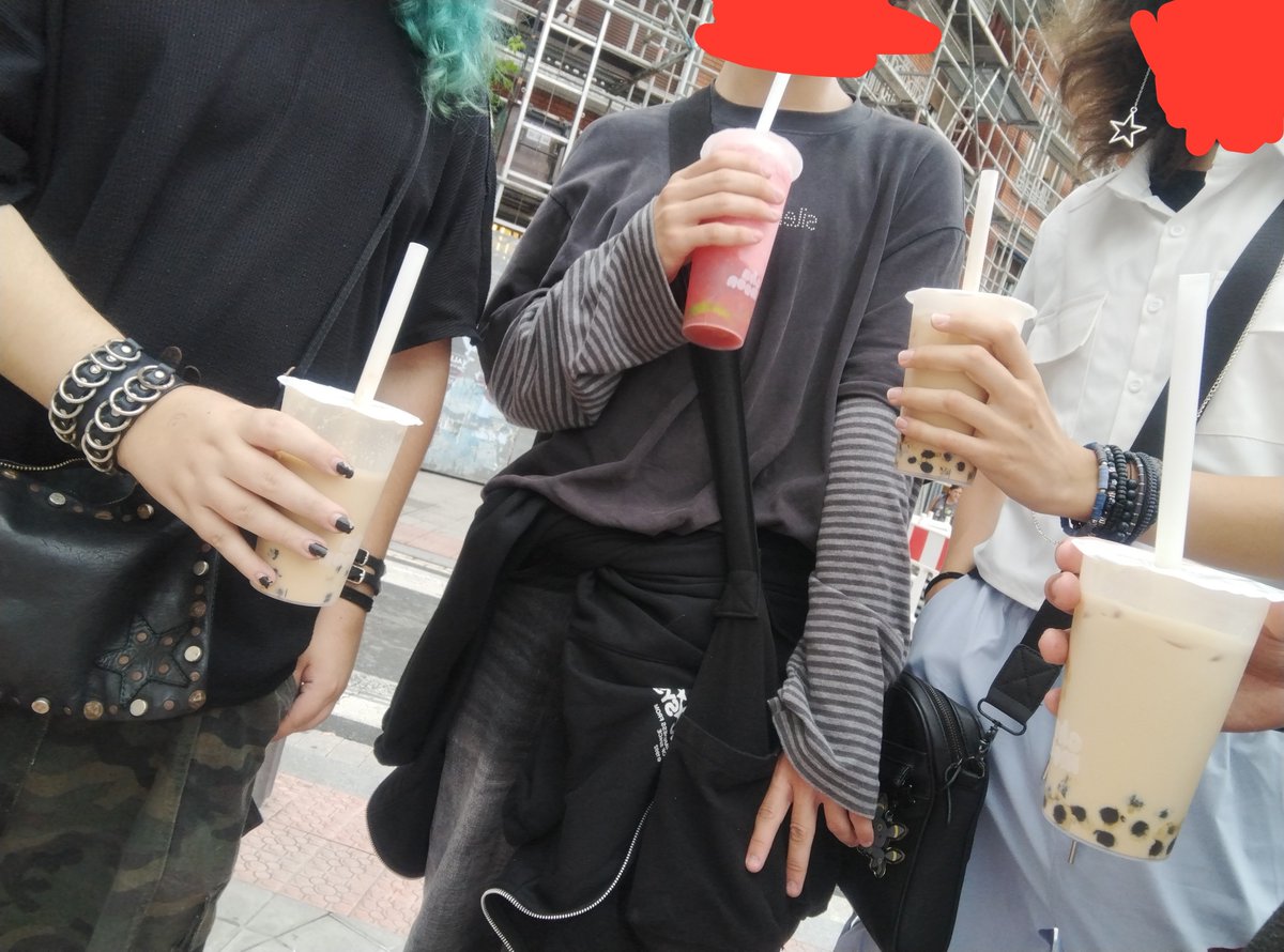 DrMask64's tweet photo. Bubble tea time version 2 with @pishuu12 @umbregod y @Luna_LunchTime 
All faggs :3c https://t.co/9MBZul3363