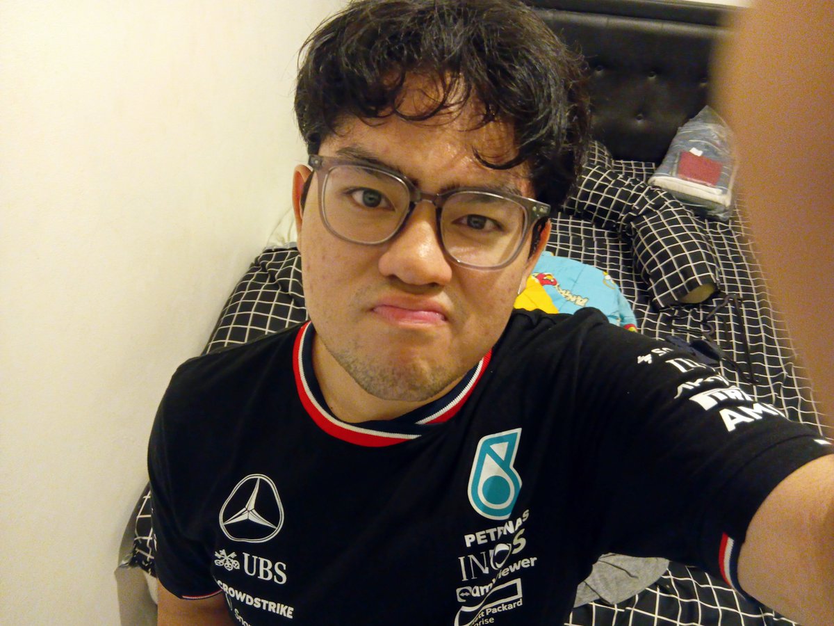 marcellovabb's tweet photo. h-4 prabu, save me and my messy bed https://t.co/TCiVeLPPp0