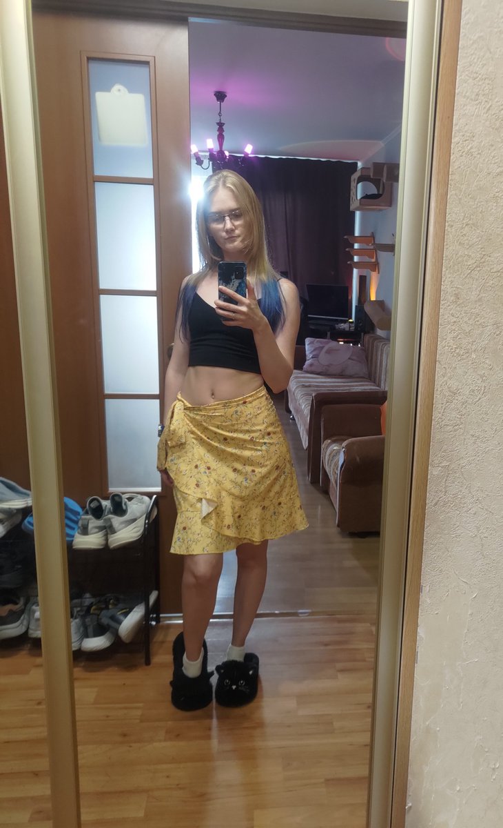 XimeraMath's tweet photo. Под жёлтой юбкой чёрные трусы. https://t.co/dGMuleyQ3p