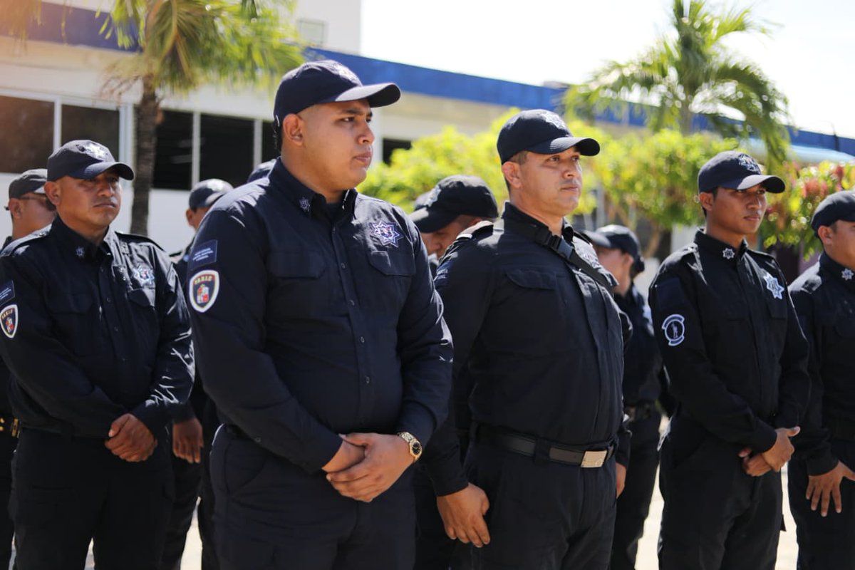TabascoJavier's tweet photo. Hicimos entrega de las nuevas patrullas a la recién creada Guardia Estatal, equipadas con más tecnología para brindar seguridad y tranquilidad al pueblo de Tabasco.

Con estas unidades, los guardianes del pueblo podrán dar una respuesta más efectiva y oportuna, con presencia territorial amplia y capacidad para resguardar a las familias tabasqueñas.

A paso firme avanzamos a la pacificación de nuestro querido Tabasco.