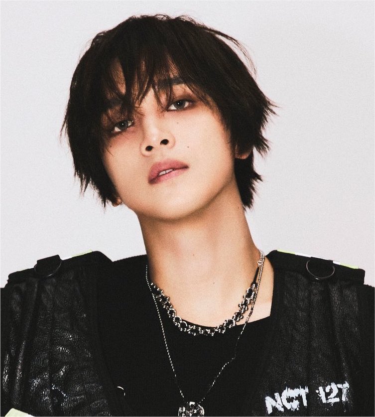 hyuck4ever's tweet photo. heavy eyeliner emochan is back this is very important https://t.co/S2htva2pOk
