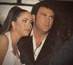 menoscu_'s tweet photo. no supero que Manuel Mijares haya estado casado con María Paula 🤨✨️💘 https://t.co/8Zmeqv5OPj