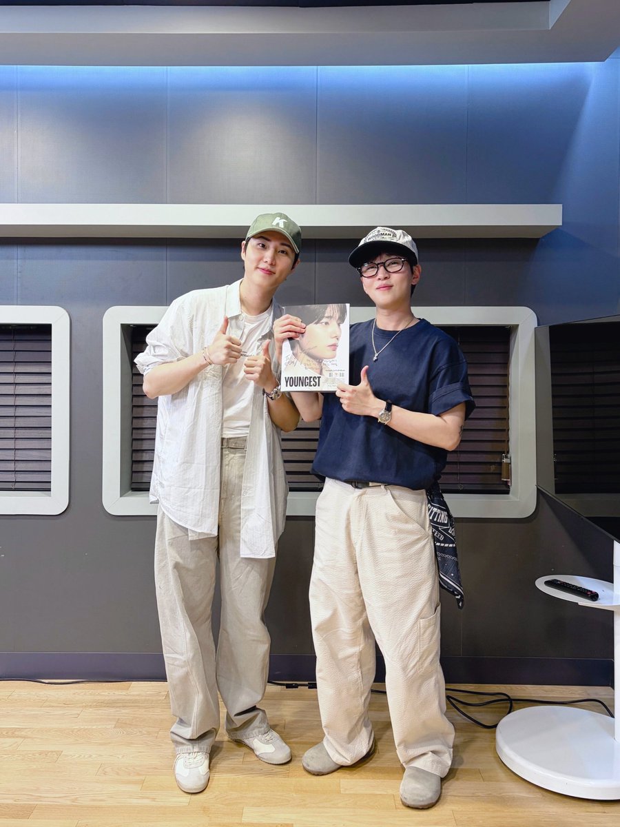 carpediemk1219d's tweet photo. 260805 #영케이 딘딘의 뮤직하이

dindin_musichigh

솔로가수 최초로 아레나 공연장
3일 연속 채우는
YOUNGEST YOUNG K 🦊🩵

들으면 체감온도도! 꽉 막힌 속도!
쑤욱 내려가는 신곡 <Shut The Door>
많듣부!🚪 전곡 재생 필수 🎧‼️ https://t.co/XEcCag8PxC