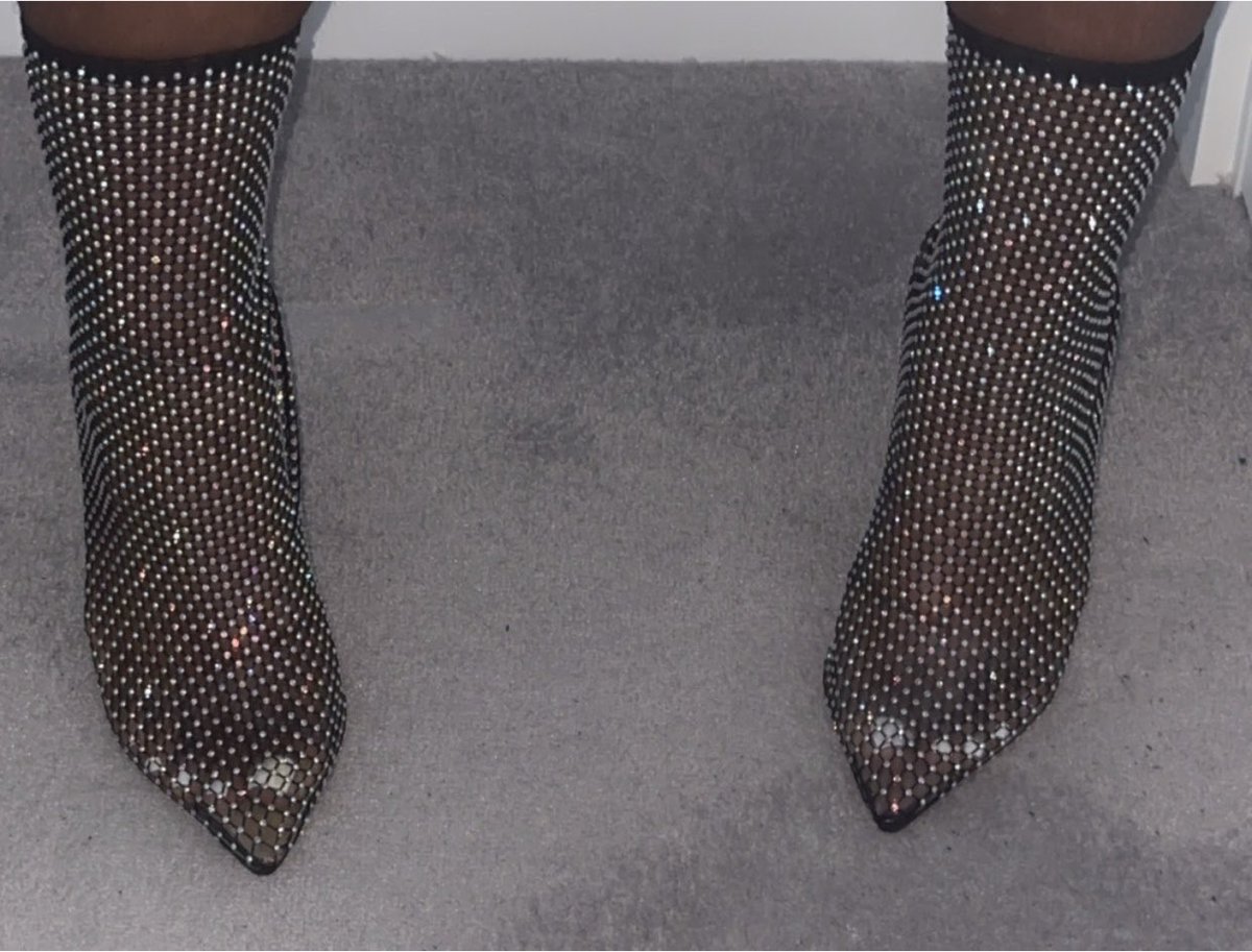 soft_polished's tweet photo. Took a bunch of content for someone and he flaked 😔 no payment, no nothing…. What do you think? #feetfetısh #feetworshi̇p #blackfeet #heels #findomsatay #findom #findomsubs #toes #paypigs https://t.co/2EfI6wawwA