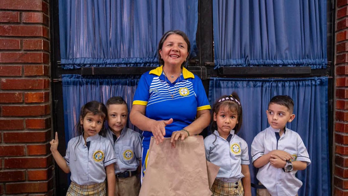 GobArauca's tweet photo. Elgobernador @MartinezPRenson destacó el impacto que tiene una alimentación adecuada en el desarrollo de los estudiantes y recordó su propia experiencia cuando asistía al colegio. Resultado ha sido posible gracias al trabajo articulado entre la @GobArauca y @PAEColombiaOf. https://t.co/gX9vWKtEji