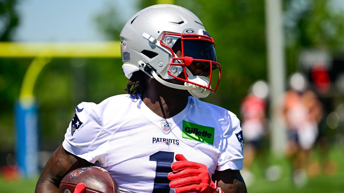 Dynasty_IM's tweet photo. AJ Brown is the only Wide Receiver to post a 25.0%+ Target Share each season since 2020

and now goes from a Jalen Hurts led passing offense to a Drake Maye led one

for reference, last season Maye comfortably outproduced Hurts in these passing metrics

- Pass PPG
- Adjusted Yards per Attempt
- Yards per Attempt
- Pass TD Rate

AJ Brown is the veteran discount you shouldn’t miss out on