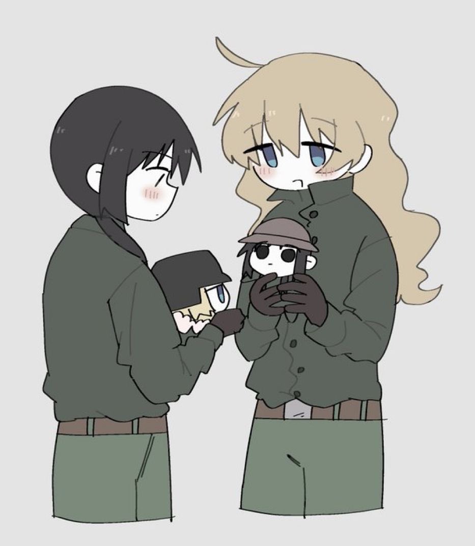 Not_Fritz_'s tweet photo. Potato holding smaller potato https://t.co/JFNaJHo8fN