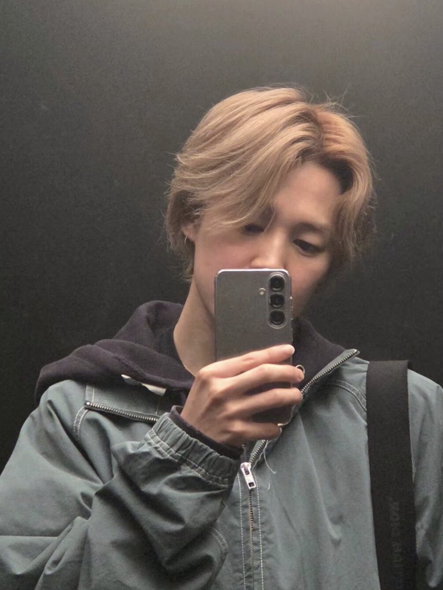 likecrazyj's tweet photo. @ j.m missing u 😭 https://t.co/2MUKxJoYlu