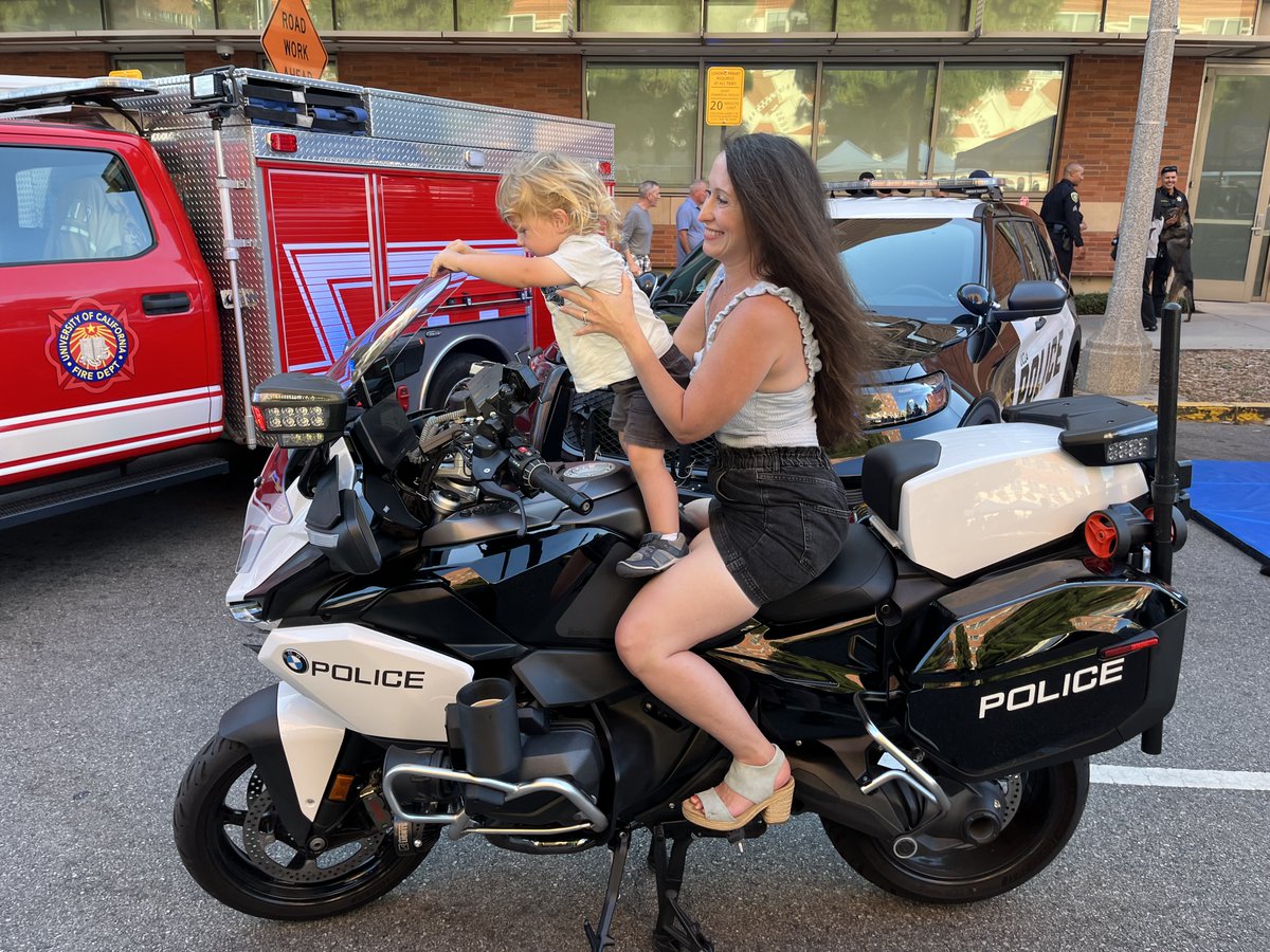 UCLACommute's tweet photo. Did you know Transportation procures all the police motorcycles and vehicles, ambulances, fire trucks and engines, and paramedic units for @UCLA? All were on display at @UCPDLA National Night Out. 

Thank you, police officers and other pubic safety partners, for hosting! https://t.co/pBJBzMRgYw