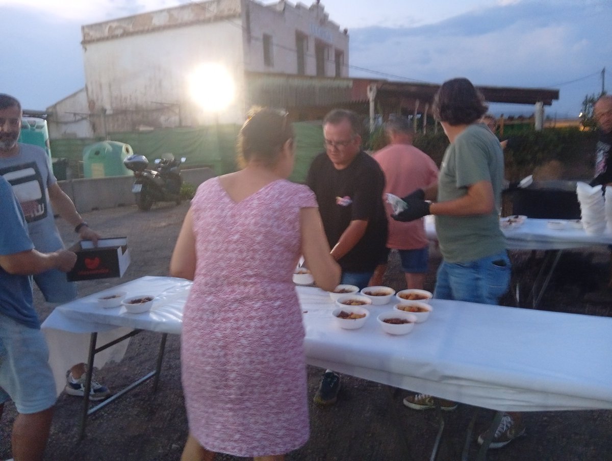 noticies_d's tweet photo. 📸 sopar d'estiu de les festes de Benadresa
#Soparestiu #festesdebenadresa #benadresa #Castelló #noticies https://t.co/fRsmVJ4m23