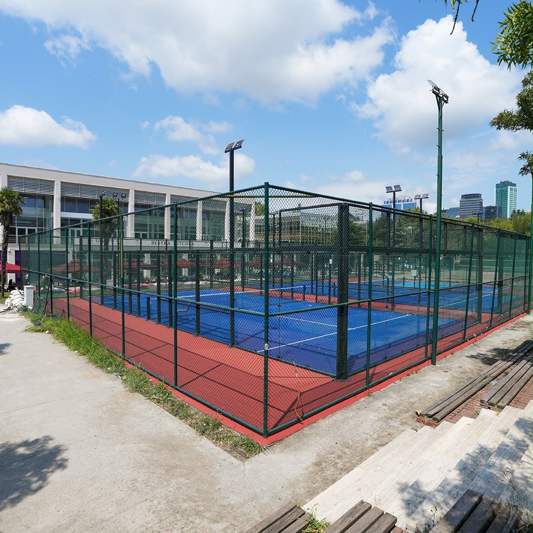 ProfHasanMandal's tweet photo. Sevgili Öğrenci Arkadaşlarım,

Sizlerden gelen talep ve öneriler doğrultusunda, üniversitemize kazandırdığımız iki adet padel kortu 7 Ağustos Cuma günü kullanıma açılıyor. 🎾

Dönem başlangıcına kadar öğrencilerimiz padel kortlarımızdan ücretsiz yararlanabilecektir. (sadece rezervasyon ücreti alınacaktır.)

Kampüs yaşamımızı sizlerden gelen önerilerle geliştirmeye devam ediyoruz. 🐝

@itu1773