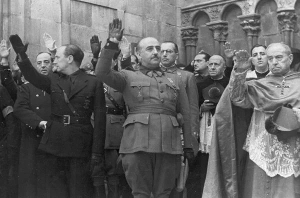 durolandia's tweet photo. @AlanBarrosoA Es surrealista, pero estoy seguro que Manos Limpias, Hazte Oir y Abogados Cristianos, auténticos justicieros del Nacional Catolicismo que impera en España, se presentarán como acusación particular en la causa que se abra para esclarecer este tufo del ático de #AyusoDimisión https://t.co/Tqpe0eC8yD