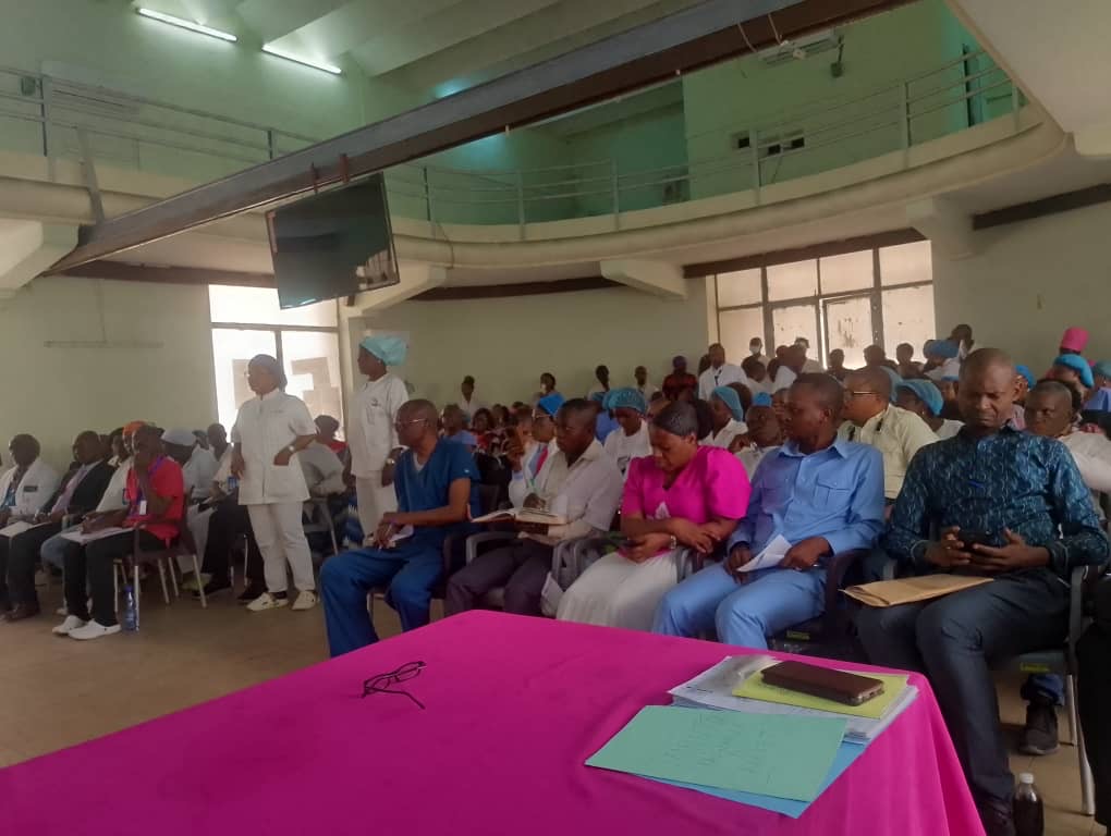 acprdcongo's tweet photo. #RDC : un appel d’adhésion à la Société congolaise des Sciences infirmières (#SOCSI) a été lancé aux infirmiers de la République démocratique du Congo, lors d'une matinée scientifique axée sur "Le Conseil élargi de nursing", organisée mercredi au Centre hospitalier universitaire de renaissance (CHUR) à #Kinshasa.

"La SOCSI lance un appel à tous les infirmiers, enseignants, chercheurs, étudiants et cadres de santé à adhérer massivement à cette dynamique scientifique, parce qu’ensemble nous pouvons construire une profession plus crédible, plus influente et davantage au service de la population", a déclaré Jacques Dikasa, président de la SOCSI.

La SOCSI, a-t-il expliqué, est une structure savante dont la vision est de promouvoir une profession infirmière forte, autonome et fondée sur les données probantes. 
Sa mission est de contribuer à la professionnalisation des infirmiers par la recherche scientifique, la formation continue, le développement des pratiques professionnelles et le rapprochement entre le monde académique et la pratique clinique.

Découvrez d’autres informations sur notre site Web : https://t.co/tGEWJ2Bgzn