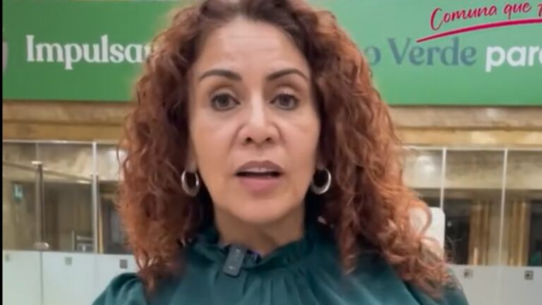 chvnoticias's tweet photo. “La gente va a decir que soy sapa”: Destapan audio de alcaldesa de La Cruz por plantación de marihuana

Más detalles acá➡️https://t.co/vzTp7KBEMl https://t.co/VQFAcrYcCo