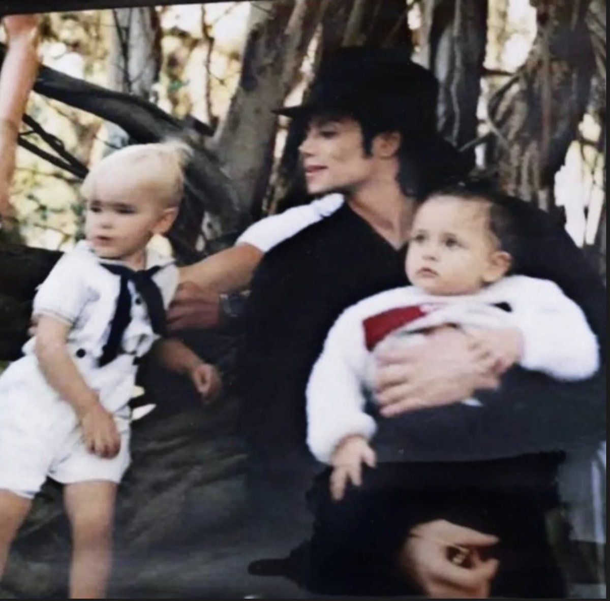 iamveronica777's tweet photo. Michael with his babies🥹 https://t.co/fRcdqKFWN5