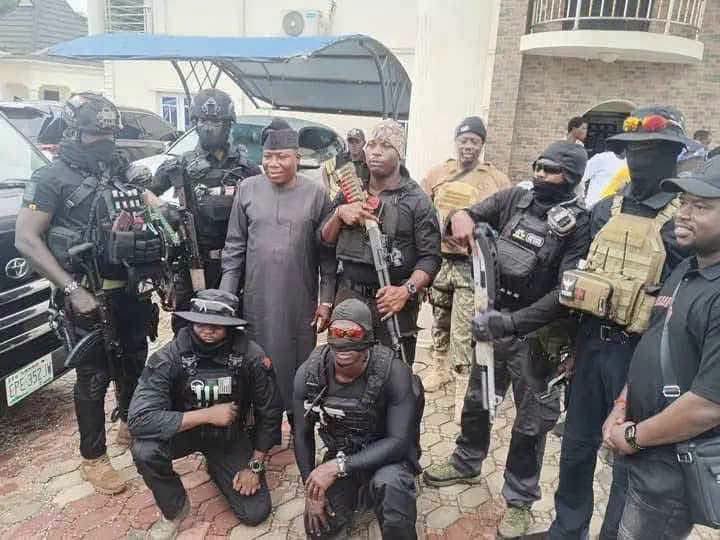 Ola24X's tweet photo. Sunday igboho and his group of Non state actors are nothing but terrorists.

Nnamdi kanu didn't do up to this. https://t.co/6DWR7bC1mY
