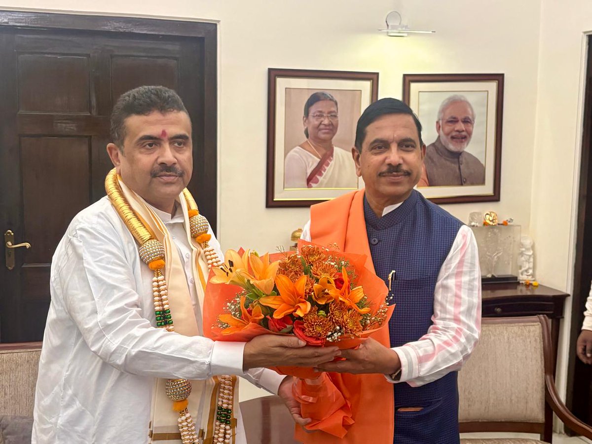 cmowbgov's tweet photo. Hon'ble Chief Minister Shri Suvendu Adhikari paid courtesy visits to Hon'ble Speaker of the Lok Sabha Shri Om Birla @ombirlakota , Hon'ble Union Minister Shri Pralhad Joshi @JoshiPralhad  and Hon'ble Union  Minister Smt. Nirmala Sitharaman @nsitharaman  in New Delhi .
Glimpses from the courtesy meetings.