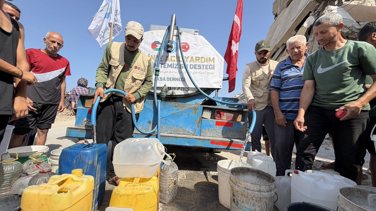 aksadernegi's tweet photo. Gazze'den temiz su projesiyle kardeşlerimize umut olan sizlere selam var.

Gazze için bir yudum su, birçok şey demek.

Sizlerin destekleriyle direnişiyle dünyaya büyük bir ders veren bu güzel insanların yanında olmaya devam edeceğiz. https://t.co/vfvFI0HOxG