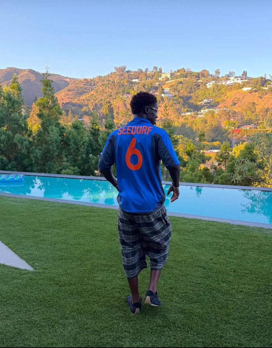 Tiimi__'s tweet photo. Via IG: 📸 
Kobbie Mainoo Repping Seedorf 💪😎 https://t.co/rU20HnqFv8