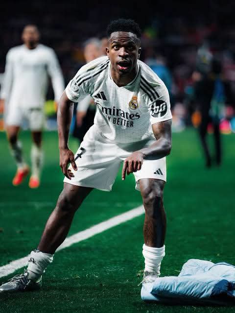 Ekenol09's tweet photo. 🚨 *BREAKING*: Meeting between Vini Jr’s representatives and Real Madrid went *VERY WELL* — new offer on the table! 🤍💣

There was an in-person meeting in Madrid today with his agents. Real Madrid presented an improved contract proposal to Vinicius Jr and his team, and all sides called the discussions “positive” 👔

Real Madrid are now pushing for a *FINAL DECISION ASAP* from Vini ⏰