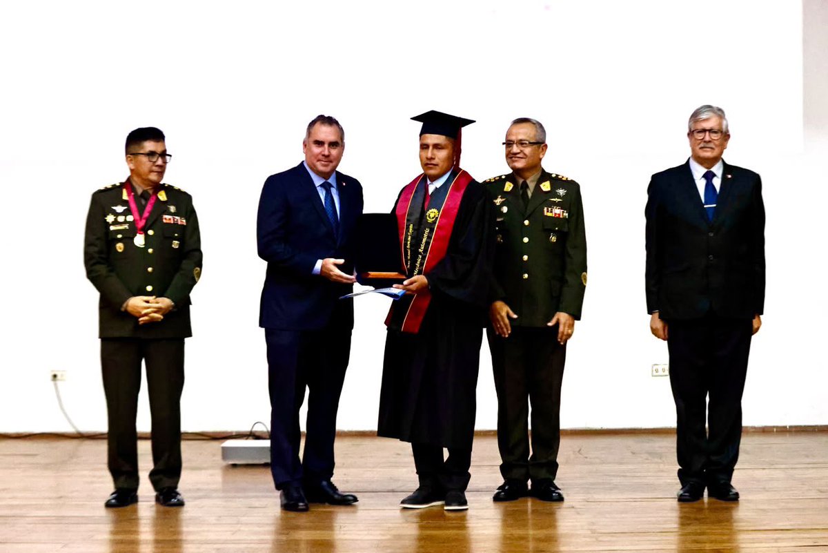 MindefPeru's tweet photo. ✅ El titular del sector destacó que esta nueva promoción refleja el compromiso del Estado de brindar más oportunidades a quienes sirvieron a la Patria. https://t.co/egRsaN6aMo