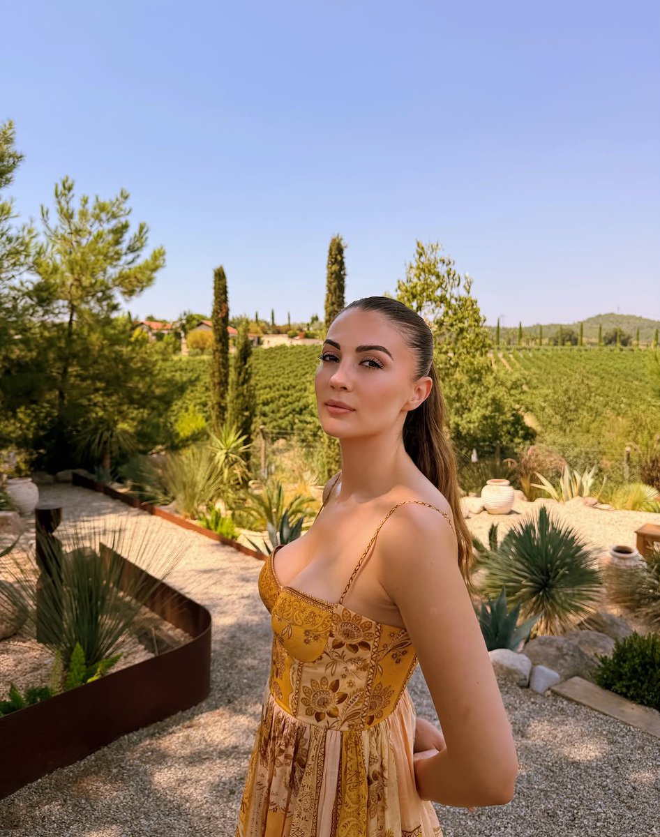 BaddiesGolden's tweet photo. Burcu Özberk https://t.co/1IYHbawzzF