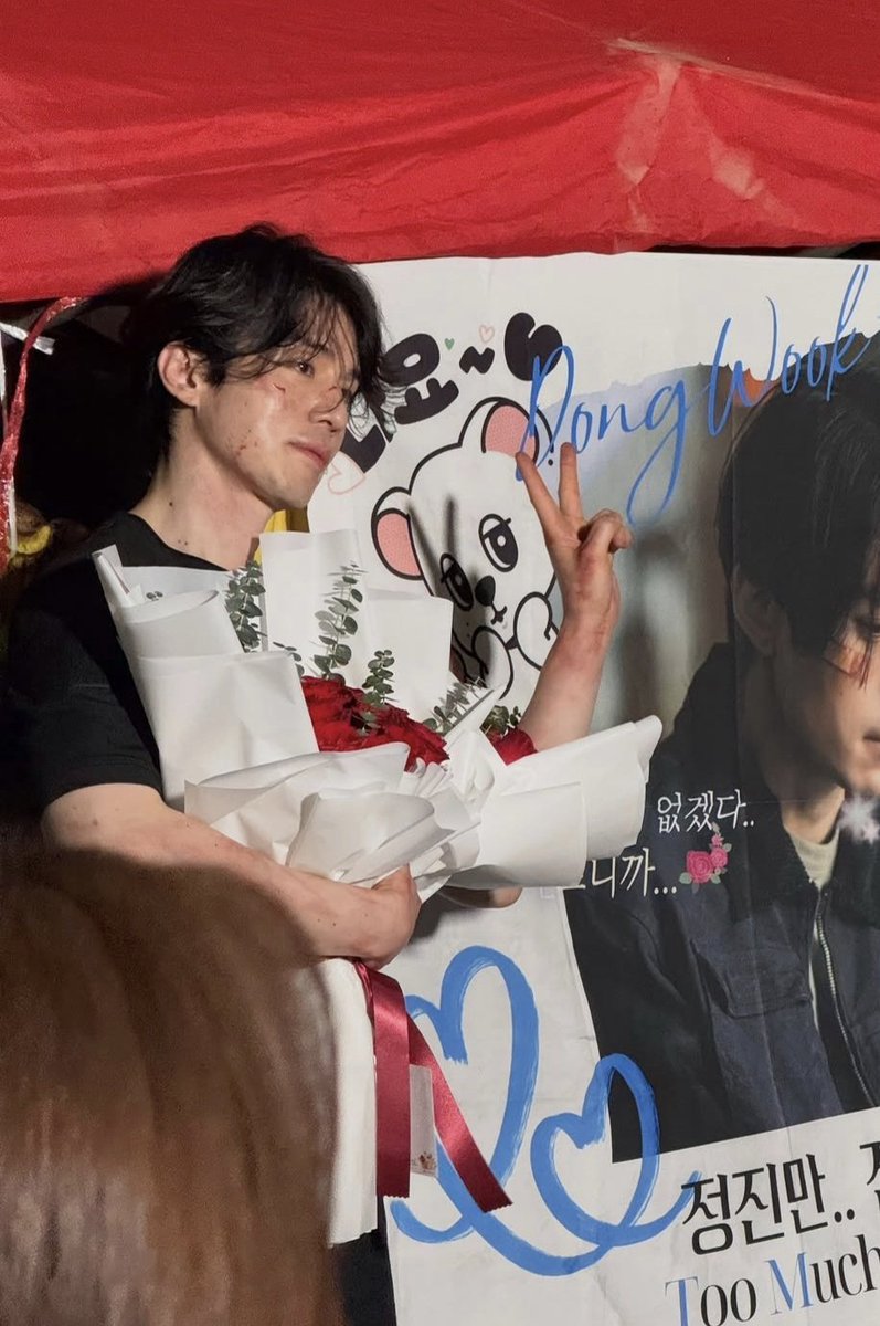 pera_Ldw's tweet photo. May millions of roses be yours ❤️
#이동욱 #LeeDongWook https://t.co/kiAMm49dnc