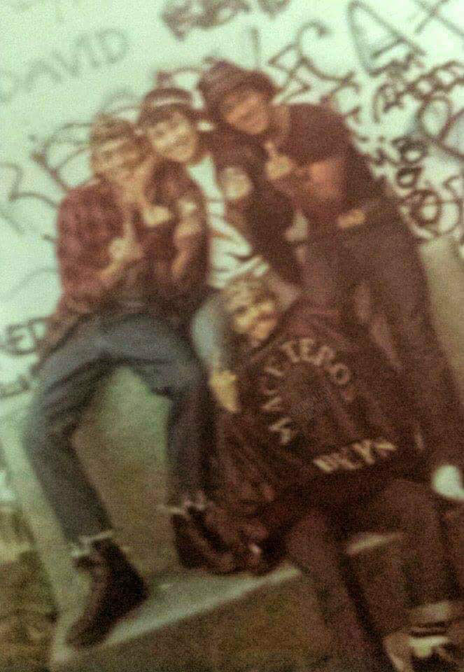 kingklast's tweet photo. 🔥 RARE 1980s MACETEROS PHOTO—SUNSET PARK’S OUTLAW ERA LIVED ON! 🔥

#TheMaceteros #SunsetParkBrooklyn #NYCStreetHistory #ClassicNYStreetGangs #KingKlastArchives https://t.co/Ar6yMOhl3X