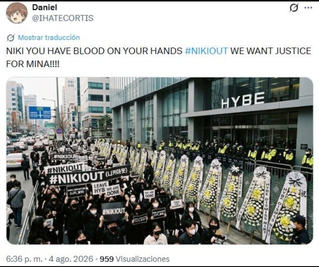 TzuandSunghoon's tweet photo. El odio a Niki aumenta tanto que hay gente afuera de hybe pidiendo justicia por mina y que Niki tiene  "las manos manchadas de sangre".
Niki no tiene nada que ver con esto, la culpa fue de los que la acosaron hasta la muerte, y ahora culpan a Niki, la gente cree que esto es juego https://t.co/WruXdCwB0r