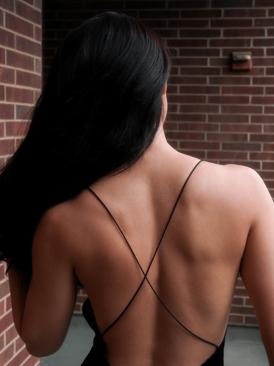 Celebtadkazone's tweet photo. Backless Disha Patani 🔥🖤

#DishaPatani #Awarapan2 https://t.co/6u8XTcFu89