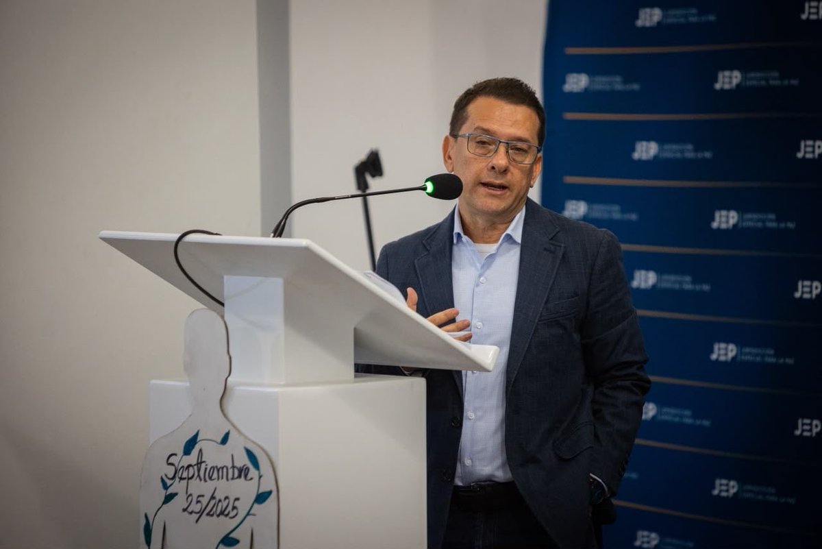 arcilaDDHH's tweet photo. @petrogustavo no le cumple a las  víctimas!!! El día de hoy, @AlcaldiadeMed asiste a la audiencia de seguimiento a la medida cautelar AI 010 de 2020, mediante la cual la JEP vincula a la Alcaldía en el proceso de intervención técnico forense que actualmente se adelanta en La Escombrera de la Comuna 13. Desde la administración del alcalde @FicoGutierrez ha invertido más de 14.555.370 que han garantizado la búsqueda de personas dadas por desaparecidas en el polígono cautelado. No se puede afirmar lo mismo del Gobierno Nacional en cabeza del saliente presidente  @petrogustavo quien a pesar de un falso discurso en el que supuestamente apoya a las víctimas, NO ha invertido un solo peso en esta intervención técnico forense, a pesar que también está vinculado a la orden judicial, vinculación que logró la Alcaldía desde el año pasado 2025. Esto constituye un claro incumplimiento con las víctimas que dice defender y con la @JEP_Colombia. Sólo el Distrito, en cabeza de nuestro Alcalde Federico, ha desarrollado acciones afirmativas en favor de las víctimas acreditadas ante la JEP".