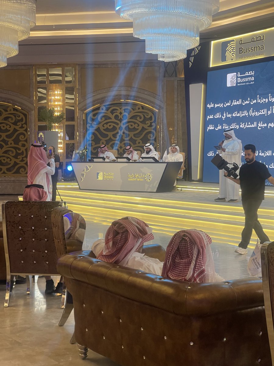 BasmatQararo's tweet photo. إنجاز تاريخي جديد يضاف لسجل نجاحات شركة بصمة! ⚡️ كل التبريكات للأستاذ عبدالرحمن الفايز وكافة طاقم العمل على إتمام هذه الصفقة النوعية في المنطقة المركزية بالمدينة المنورة بقيمة تتجاوز 462 مليون ريال 🕌.

قيادة وصناعة للفارق العقاري دائماً 👌🏻. https://t.co/oYy5qf8M9K