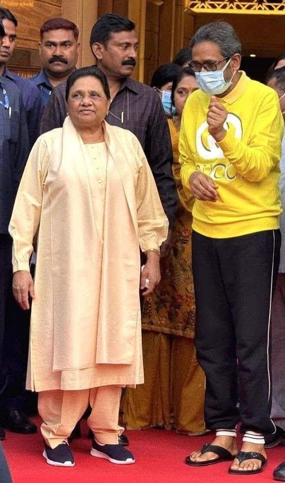 LotiyaKisn's tweet photo. दुःखद खबर 😭💔
बसपा के रसड़ा से एक मात्र विधायक श्री उमाशंकर सिंह जी कैंसर की लंबी बीमारी के कारण निधन अति दुखद है कुदरत उनके परिजनों को इस रहने की शक्ति प्रदान करें। https://t.co/UhwnTbzNPP