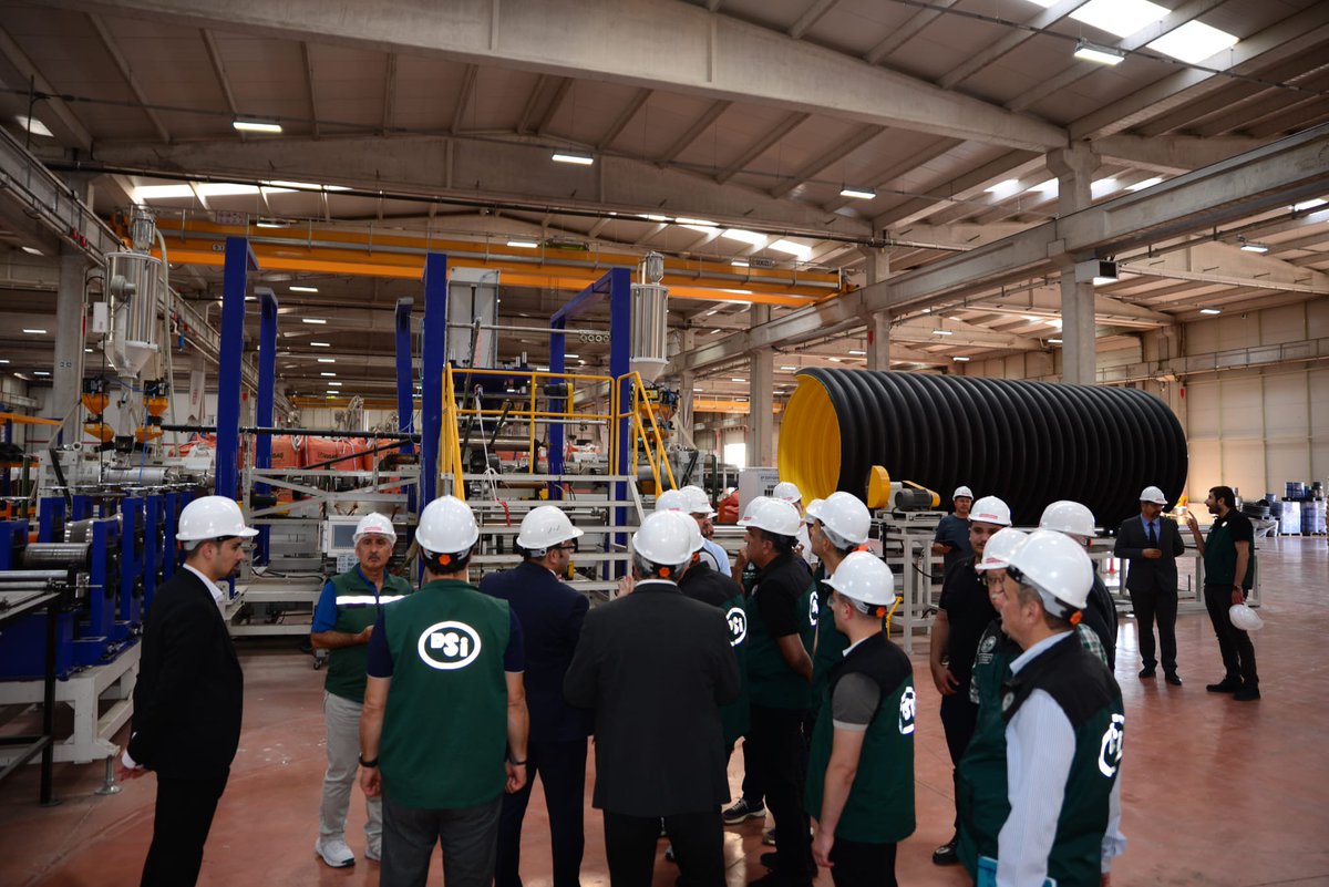 dsi_4_blgmd's tweet photo. 📍 Aksaray Kuzeyboru Fabrikasına Ziyaret
📍DSİ Genel Müdür Yardımcımız Sn. Mehmet Ekinci, Sulama Daire Bşk. Oğuzhan Bektaş, Bölge Müdürümüz Sn. Mehmet Alp ve teknik heyetimiz, Kuzeyboru Yönetim Kurulu Üyesi Sn. Habib Özbek'in ev sahipliğinde Kuzeyboru Fabrikasını ziyaret etti. https://t.co/IXWUBI8uph