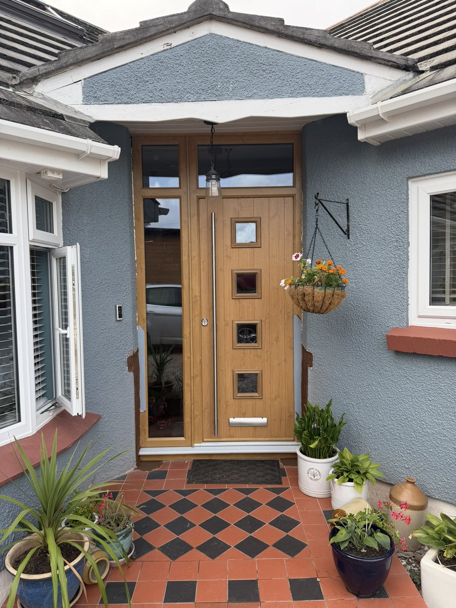 TechnoYoda's tweet photo. New door and Nuki pro smart lock, next will be the landing, new tiles! https://t.co/D0HZGCFyRP