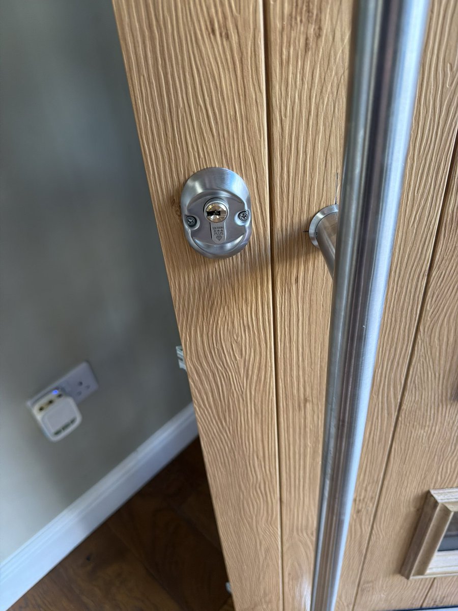 TechnoYoda's tweet photo. New door and Nuki pro smart lock, next will be the landing, new tiles! https://t.co/D0HZGCFyRP