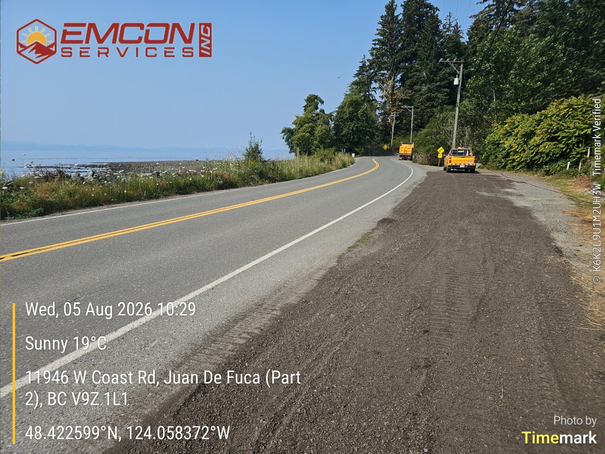 EmconSouthVI's tweet photo. Day 2 of shoulder work in vicinity of Jordan River Bridge this morning. Ensuring safe pull offs with smooth transitions from asphalt to aggregate for all users is critical. Enjoy the sunshine today in your travels!
#roadmaintenance
#gettingitdone
@TranBC @SookeCa https://t.co/Z2Wcr1kZQE