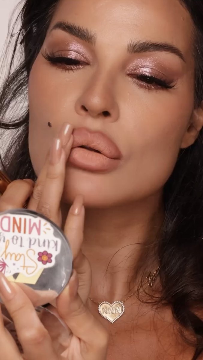 shrouq_no's tweet photo. اكثر شي بيرفكت ممكن تشوفونه 😍🔥
@nadinenjeim | #نادين_نسيب_نجيم https://t.co/QWAQpspPXB