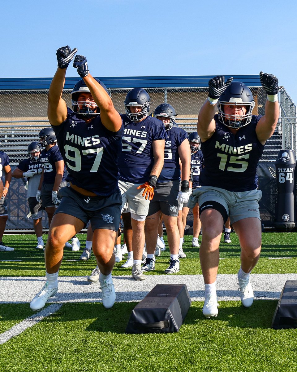 MinesFootball's tweet photo. Practice 1 ☑️

#HelluvaEngineer⚒ https://t.co/yp3HIcnuCB