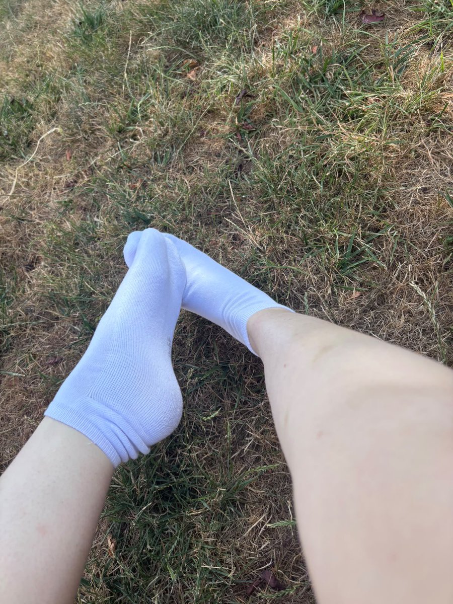 FANDOMONEY's tweet photo. Journée montagne et toi ?

#feet #feetfetısh #moneyslave #findom https://t.co/WfdSACin1R