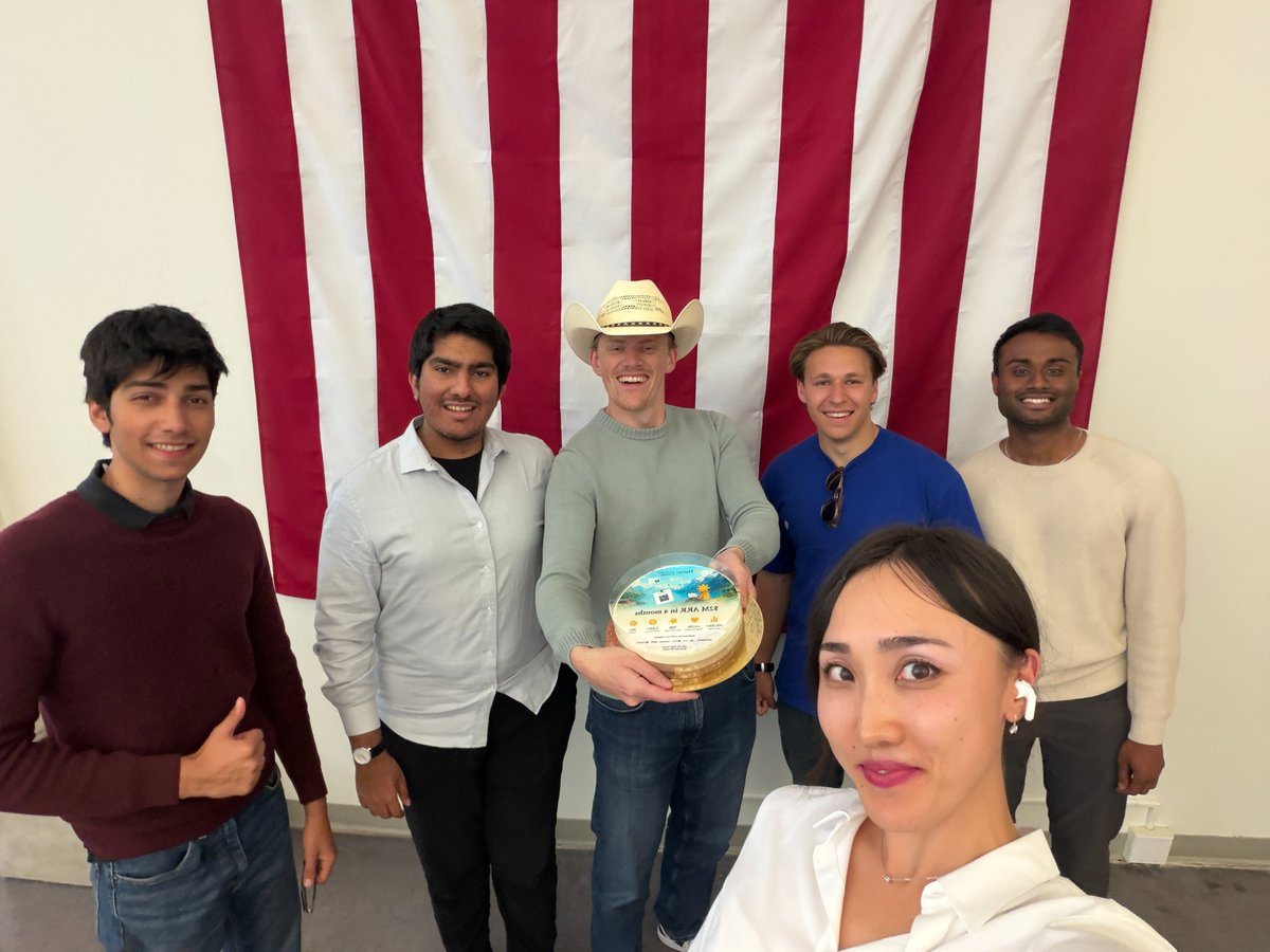 BenjaminBekken's tweet photo. A 21-year-old cake dealer got us 200k views in SF yesterday.

We printed our pitch on a cake &amp; sent it to some of the bigger VCs that might post it on socials.

The trojan horse worked.

Thanks for the ride @daymakerguy might have to include you as a service in @trynativeapp !🍰 https://t.co/eKAe5PSnfj