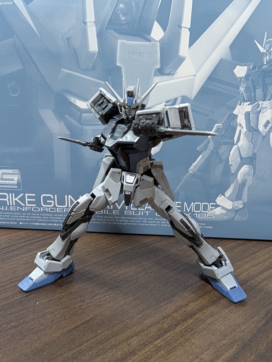 694roxy's tweet photo. RG ストライク ディアクティブモード完成

通常のを作ったのでRGストライクとしては2個目ですがディアクティブでもやはり関節は緩い…
エール部分はないので自立は出来ます😏
ライフルのダボピンを手に差し込もうとしたら折れました(1個目でも折れた記憶🤣)
シールは気が向いたら貼ろうかな
 #ガンプラ https://t.co/lB9ZBJbDqX